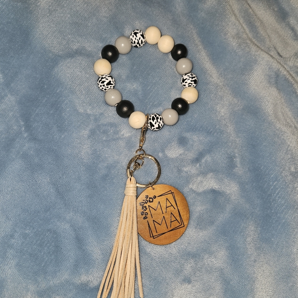 Letter Detail Round & Tassel Charm Fashionable Keychain - Picture 8 of 8